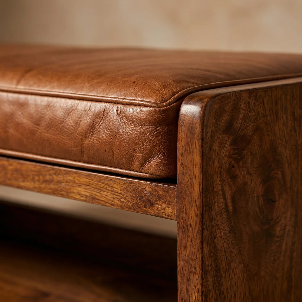 Chestnut Bench with Brown Leather Seatpad